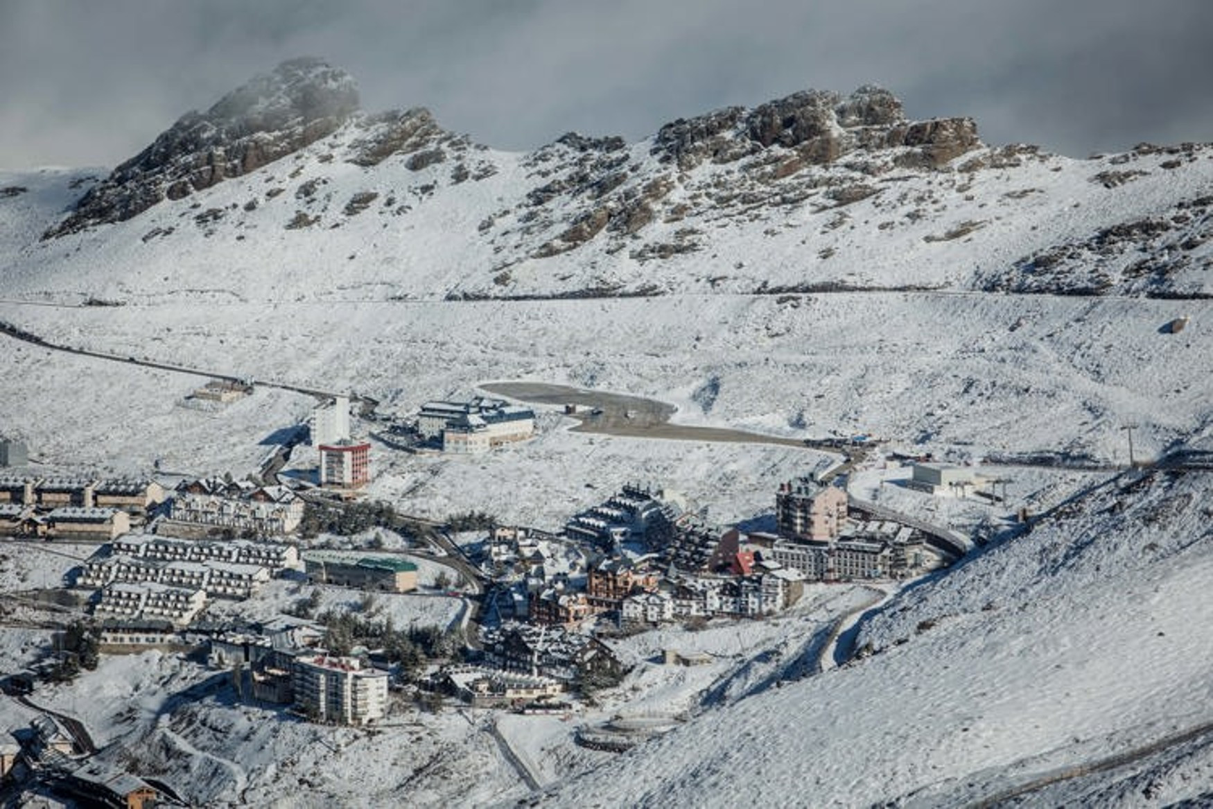 Skiing in Sierra Nevada: Slopes, Lift Pass, Lessons, and How to Plan Your Trip