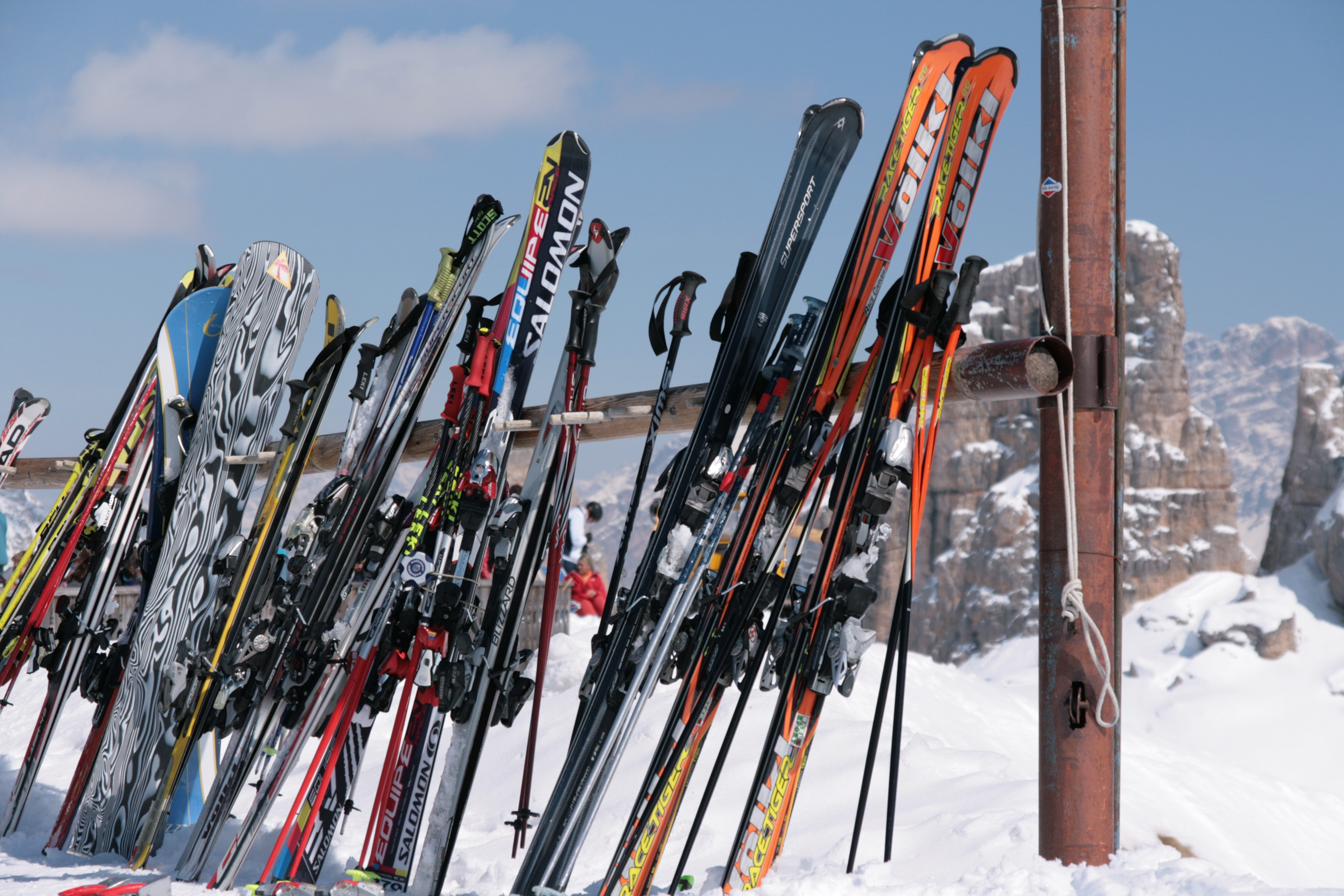 Louer des skis ou un snowboard : guide complet